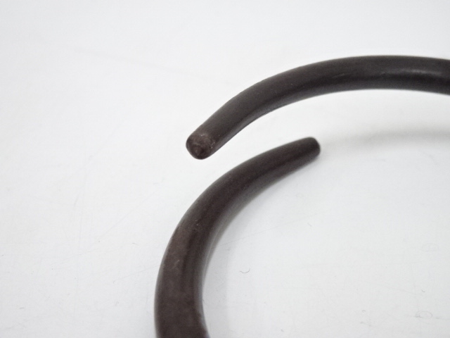  炭道具　釜師高木治良兵衛造　象嵌入鉄丸鐶（共箱）　